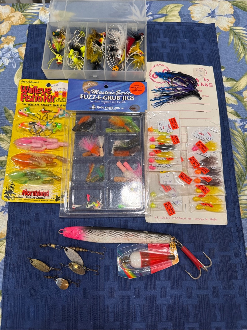 Vintage Master's Series Fuzz-E-Grub Jigs Fishing Lure Kit - Multicolor